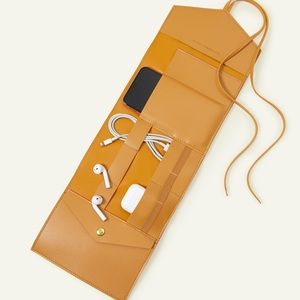 Glass Ladder & Co Katherine tech roll up. BNWT